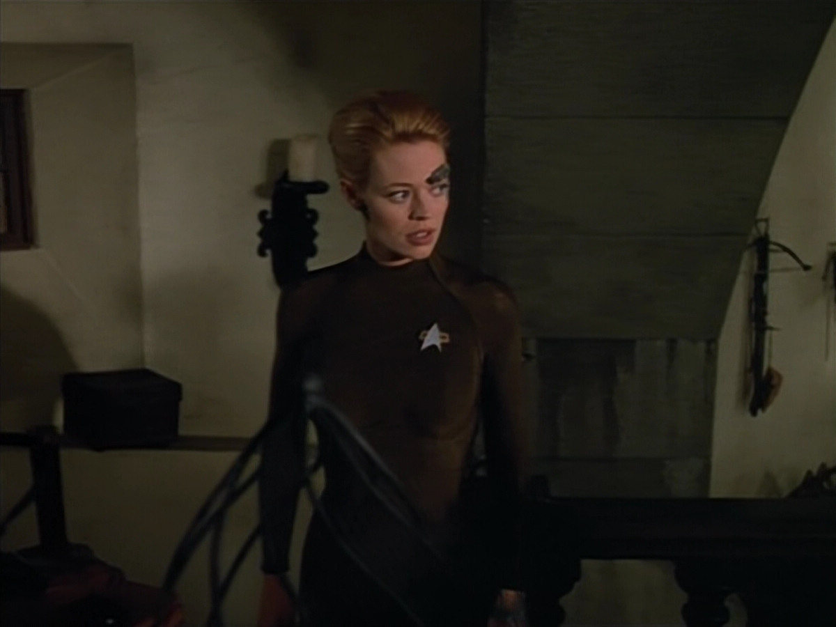 extant_StarTrek_VOY_4x07-ScientificMethod_02832.jpg