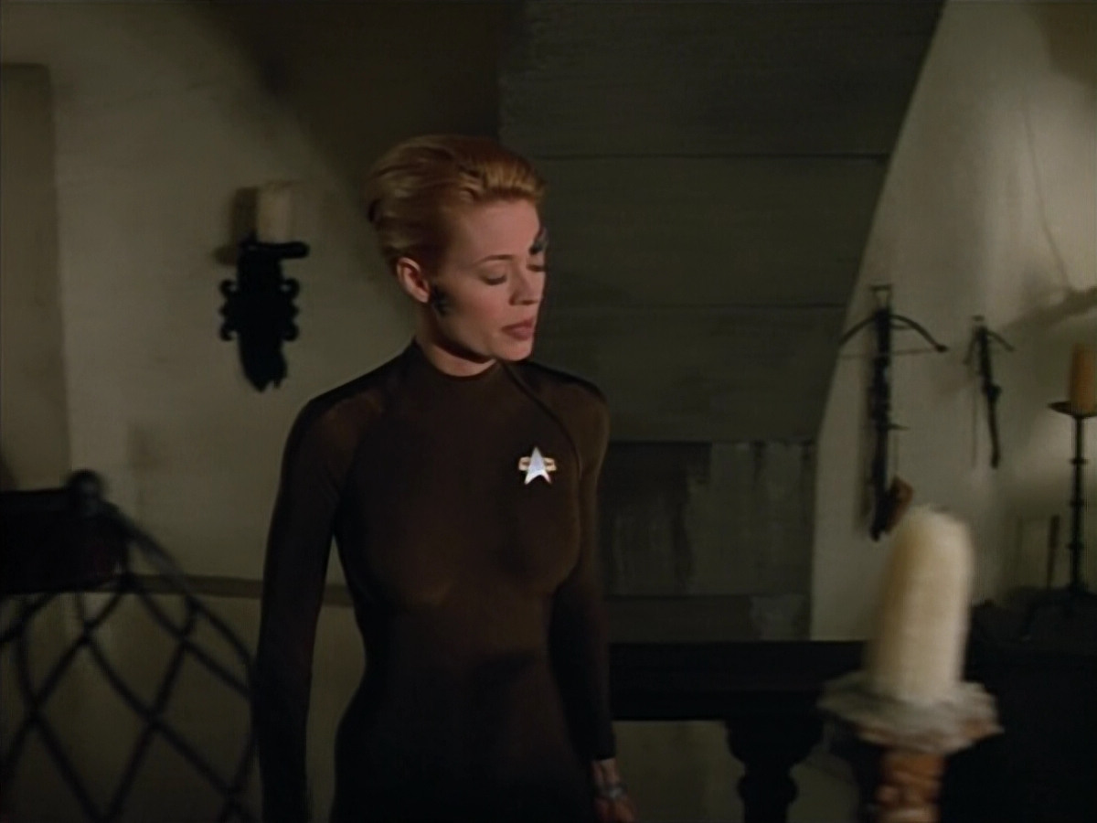extant_StarTrek_VOY_4x07-ScientificMethod_02833.jpg