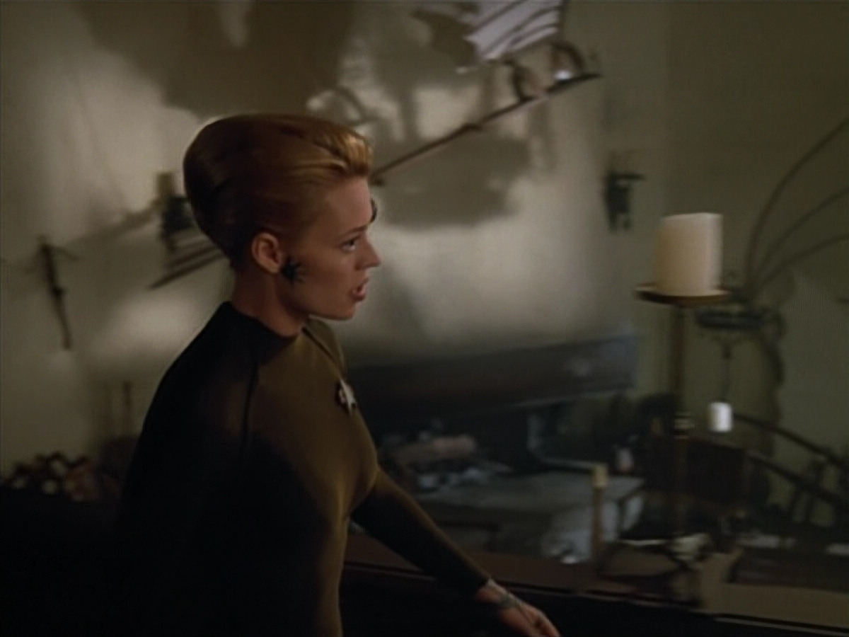 extant_StarTrek_VOY_4x07-ScientificMethod_02836.jpg