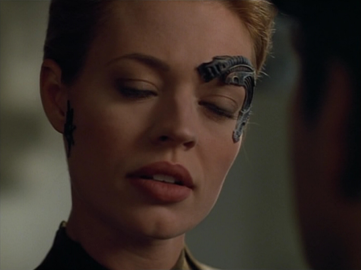 extant_StarTrek_VOY_4x07-ScientificMethod_02898.jpg
