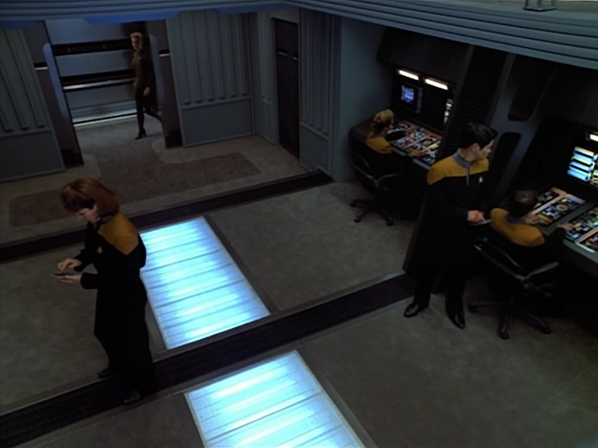 extant_StarTrek_VOY_4x07-ScientificMethod_02922.jpg