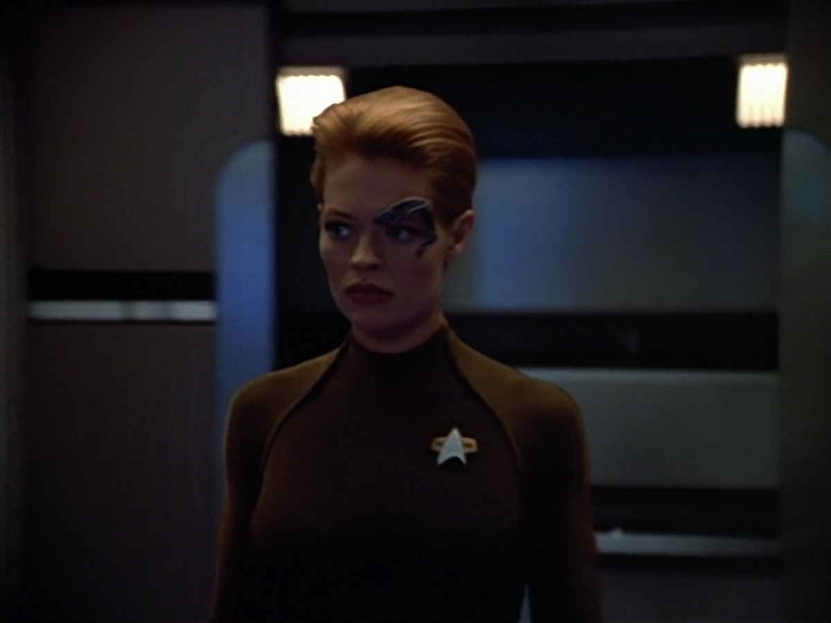 extant_StarTrek_VOY_4x07-ScientificMethod_02924.jpg