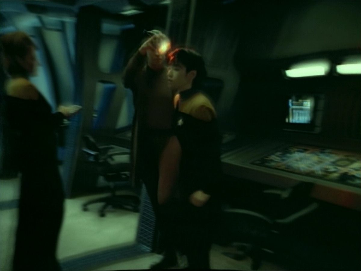 extant_StarTrek_VOY_4x07-ScientificMethod_02927.jpg
