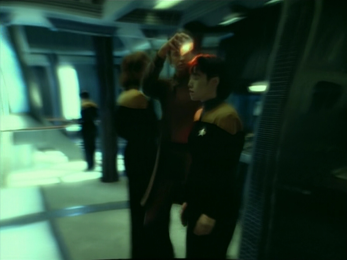 extant_StarTrek_VOY_4x07-ScientificMethod_02928.jpg