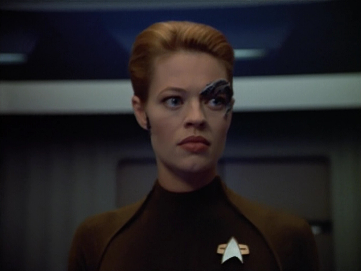 extant_StarTrek_VOY_4x07-ScientificMethod_02933.jpg