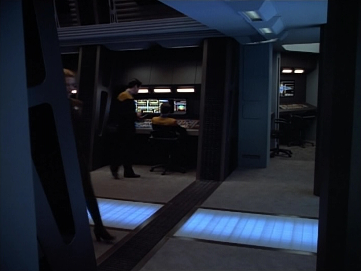 extant_StarTrek_VOY_4x07-ScientificMethod_02937.jpg