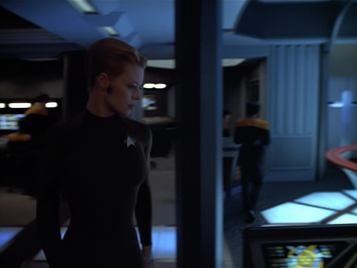extant_StarTrek_VOY_4x07-ScientificMethod_02940.jpg