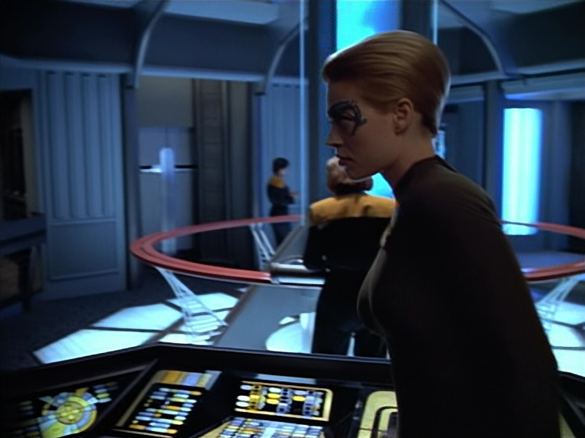 extant_StarTrek_VOY_4x07-ScientificMethod_02948.jpg