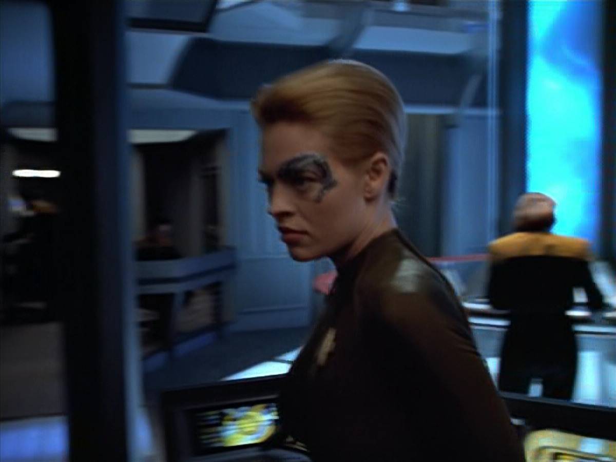 extant_StarTrek_VOY_4x07-ScientificMethod_02949.jpg
