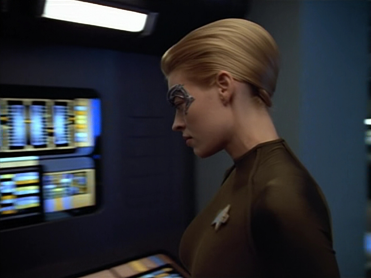 extant_StarTrek_VOY_4x07-ScientificMethod_02951.jpg