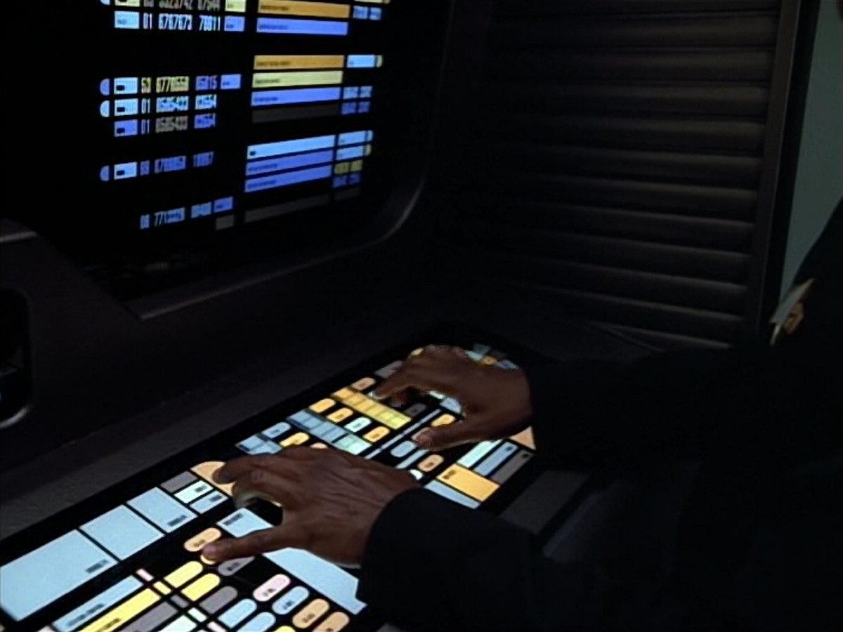 extant_StarTrek_VOY_4x07-ScientificMethod_02967.jpg