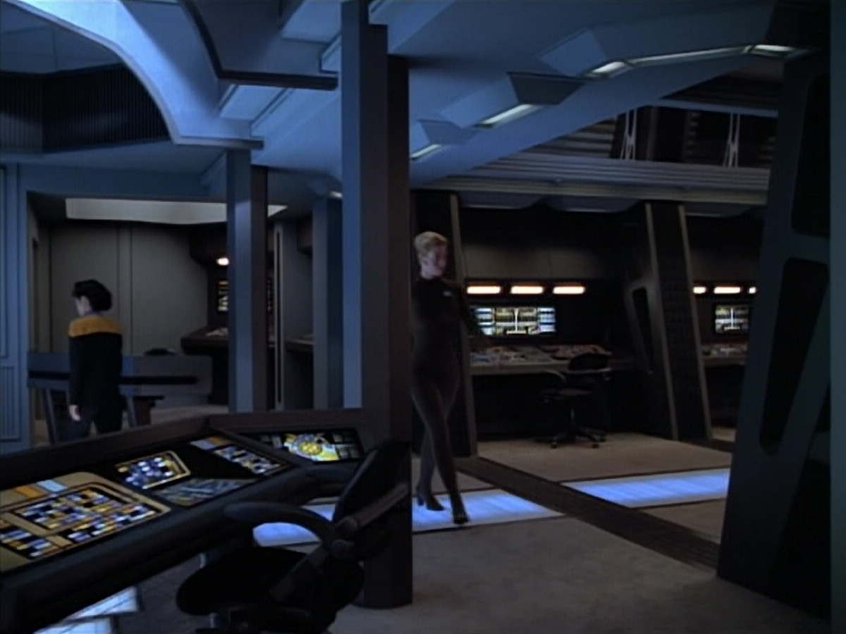 extant_StarTrek_VOY_4x07-ScientificMethod_03007.jpg