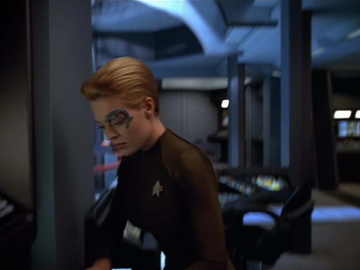 extant_StarTrek_VOY_4x07-ScientificMethod_03017.jpg