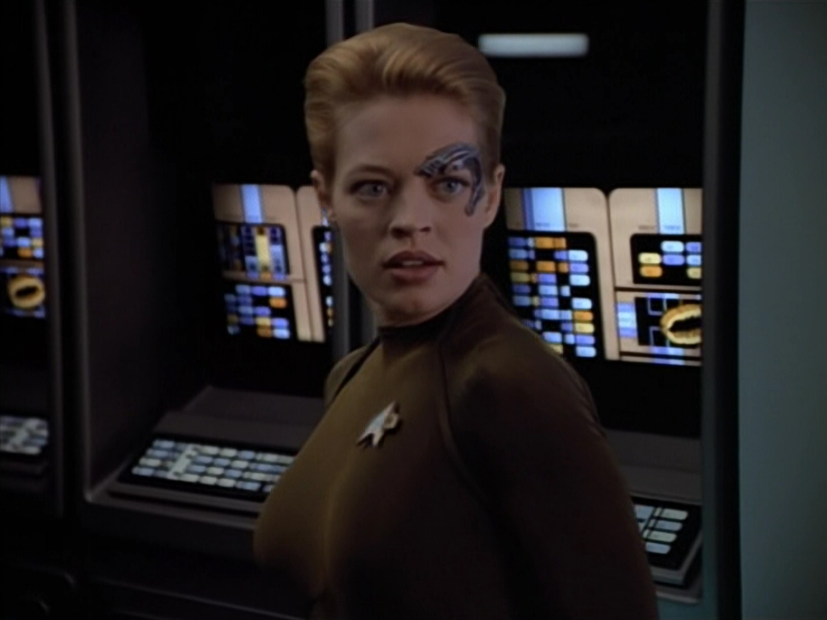 extant_StarTrek_VOY_4x07-ScientificMethod_03033.jpg