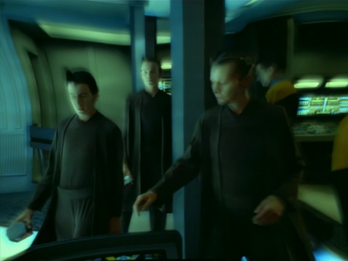 extant_StarTrek_VOY_4x07-ScientificMethod_03047.jpg