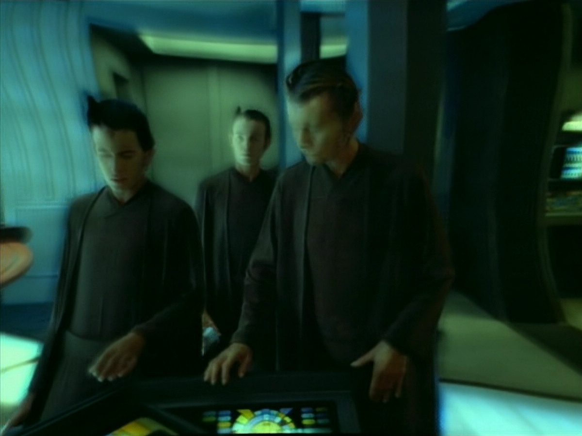 extant_StarTrek_VOY_4x07-ScientificMethod_03048.jpg