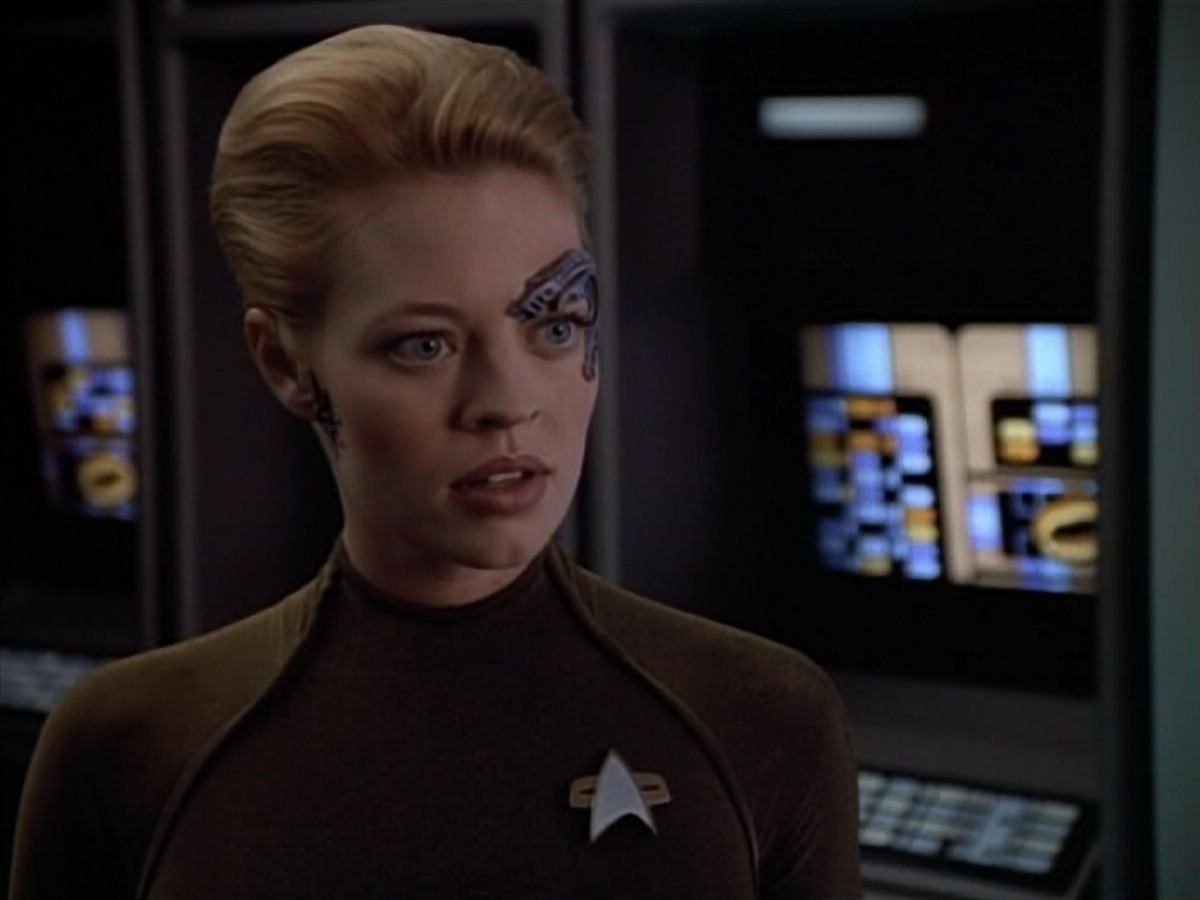 extant_StarTrek_VOY_4x07-ScientificMethod_03050.jpg