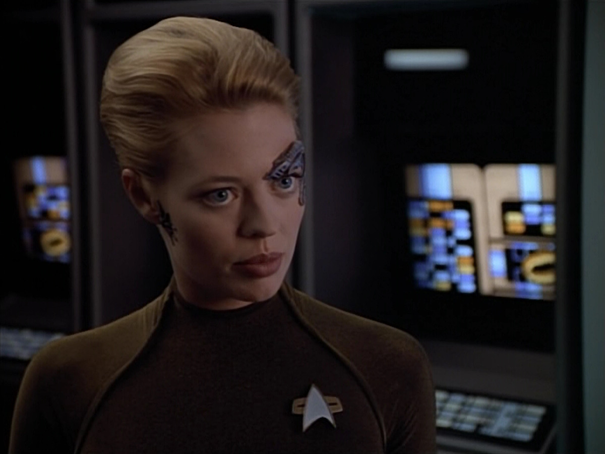extant_StarTrek_VOY_4x07-ScientificMethod_03055.jpg