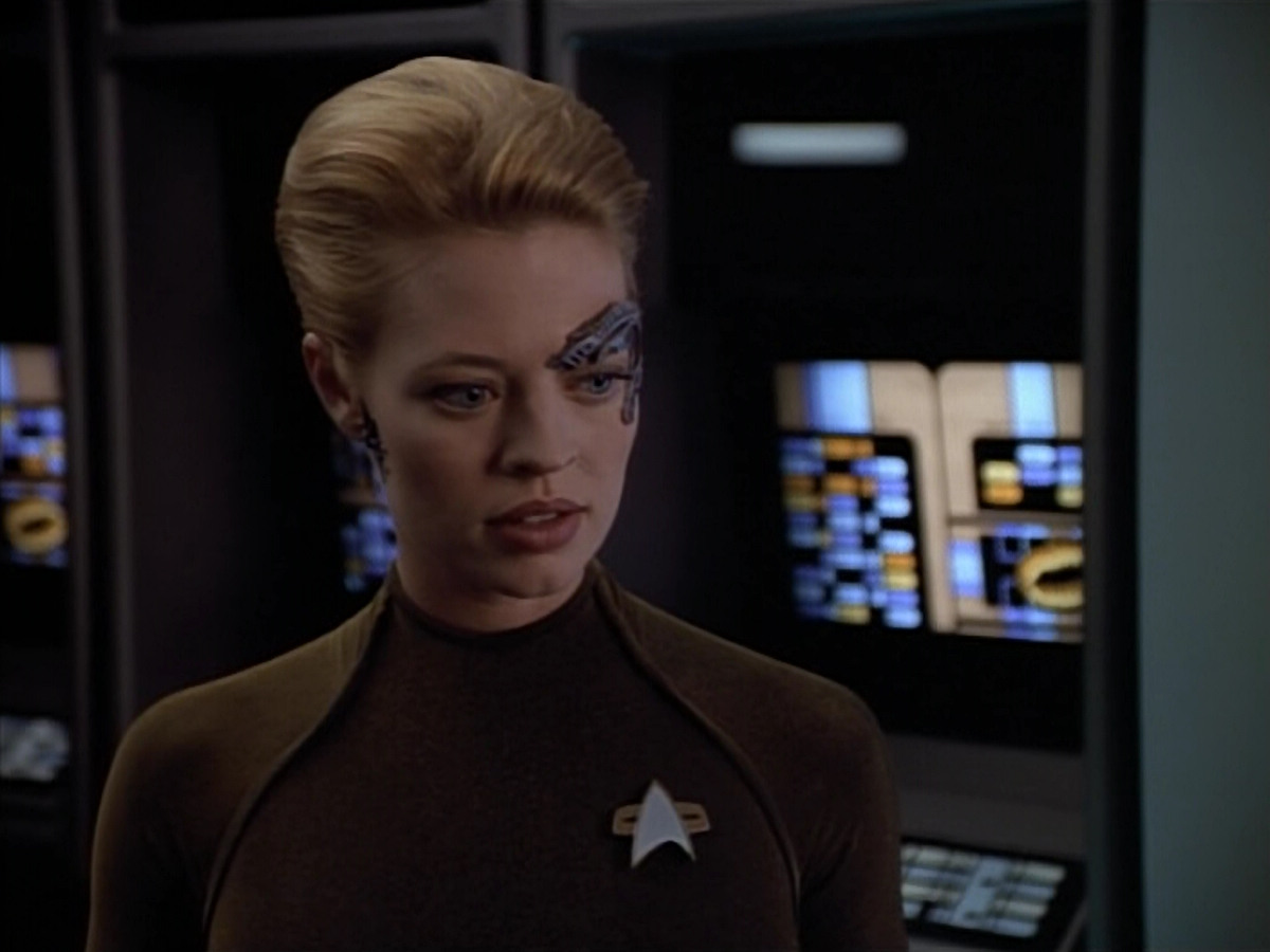 extant_StarTrek_VOY_4x07-ScientificMethod_03066.jpg