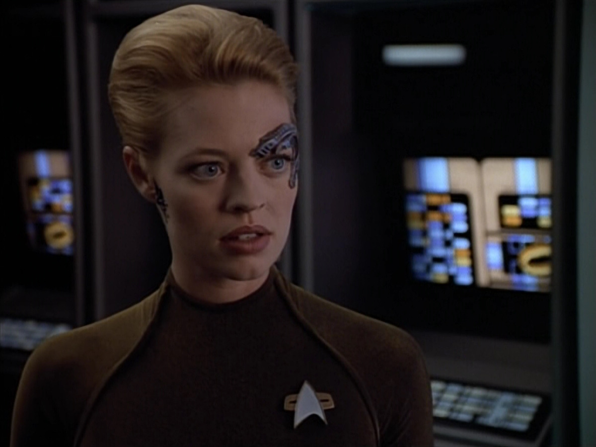 extant_StarTrek_VOY_4x07-ScientificMethod_03073.jpg