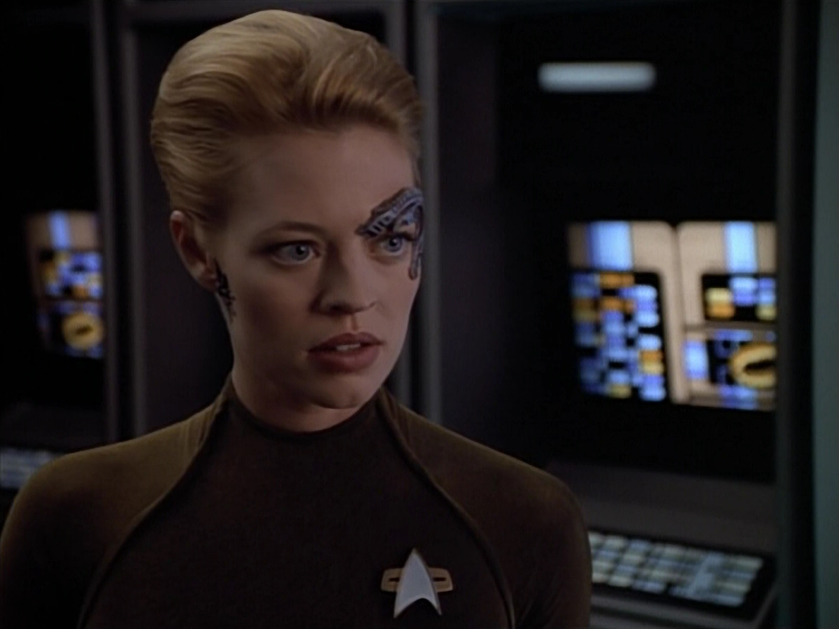 extant_StarTrek_VOY_4x07-ScientificMethod_03074.jpg