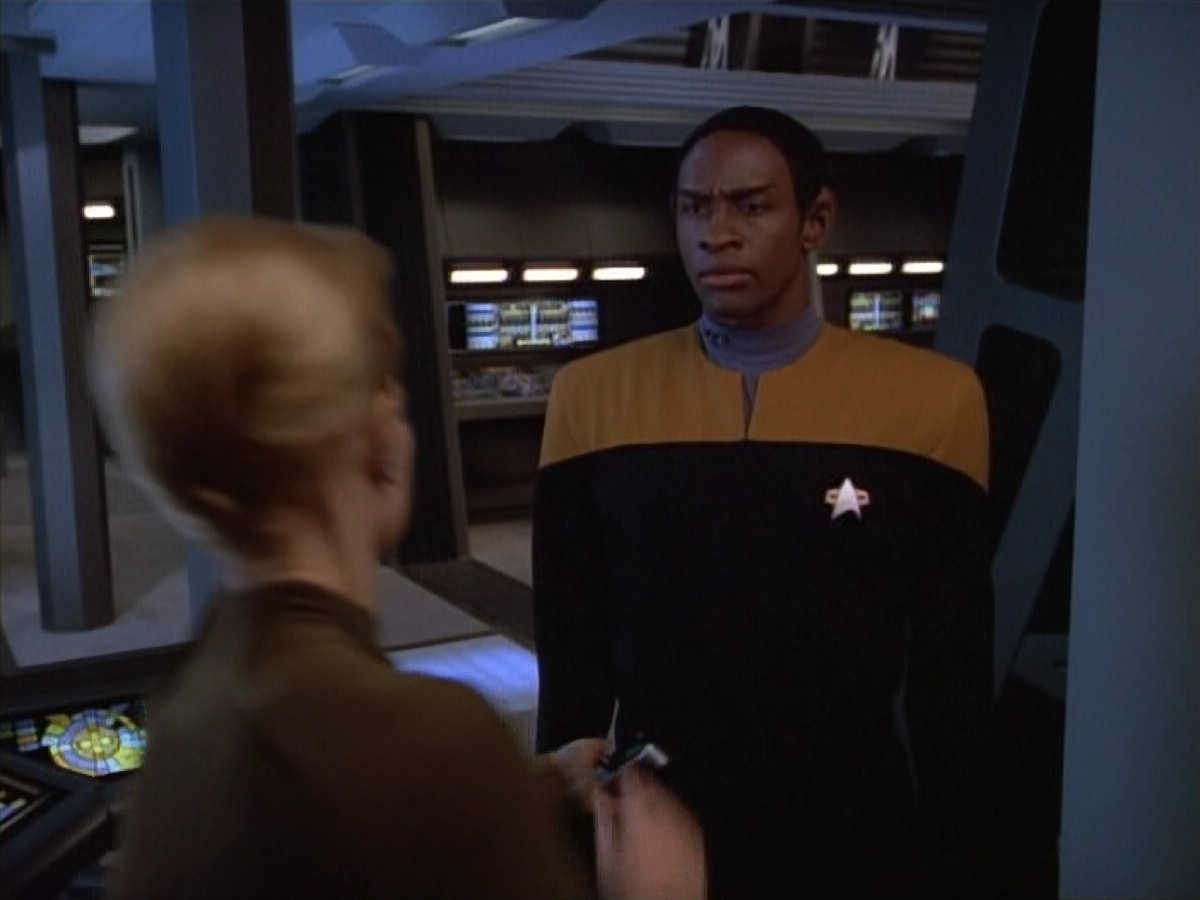 extant_StarTrek_VOY_4x07-ScientificMethod_03075.jpg