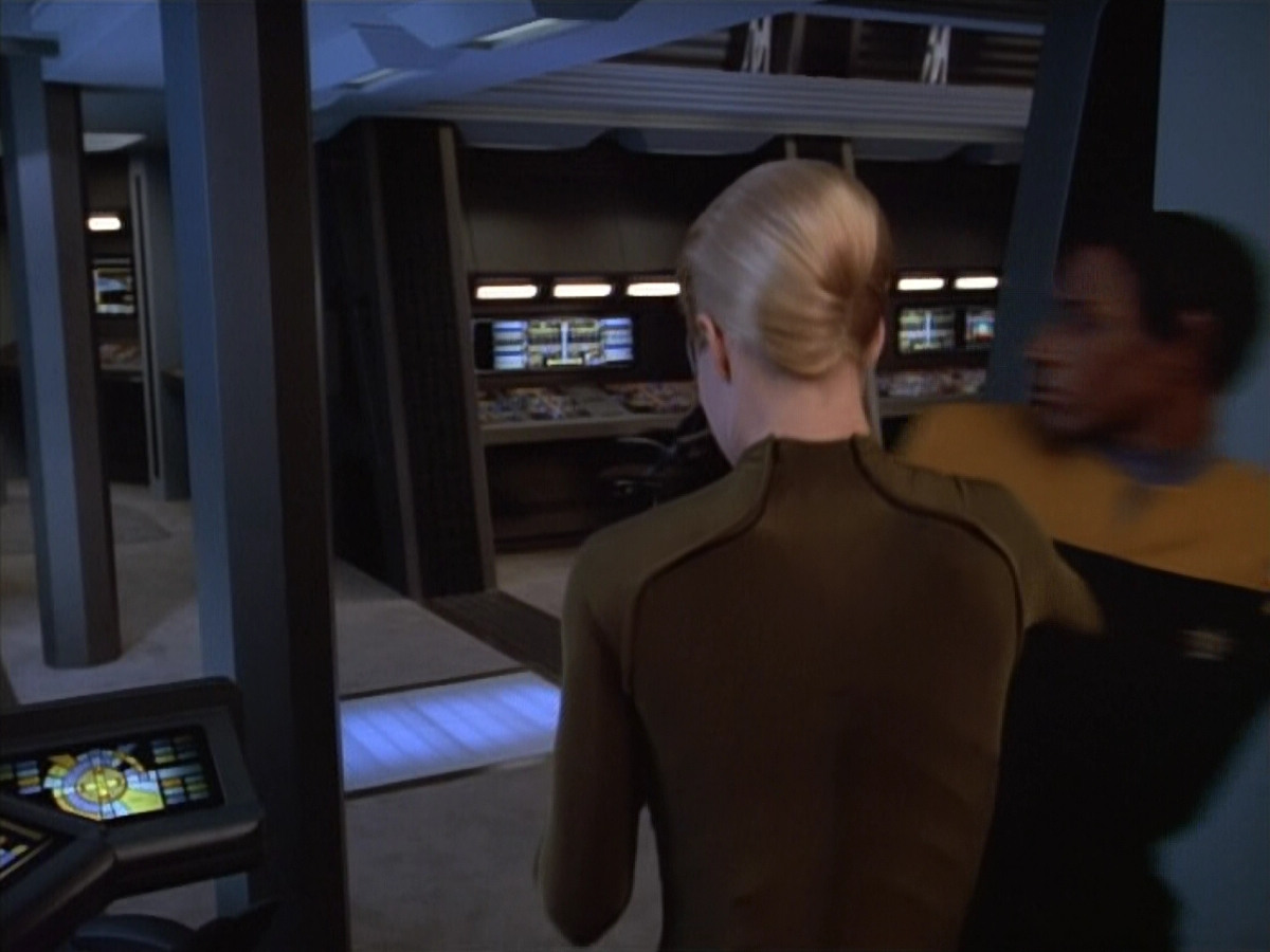 extant_StarTrek_VOY_4x07-ScientificMethod_03076.jpg