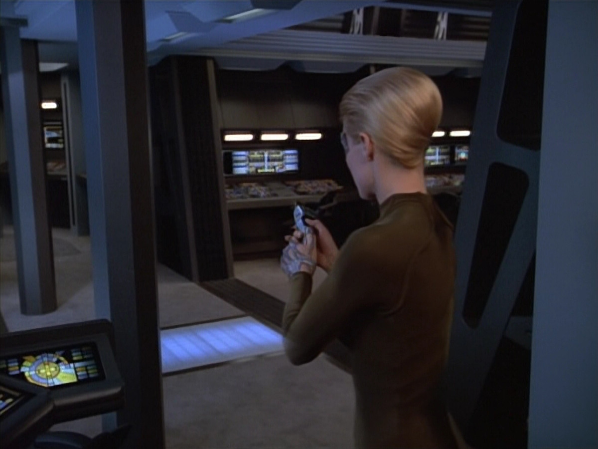 extant_StarTrek_VOY_4x07-ScientificMethod_03077.jpg