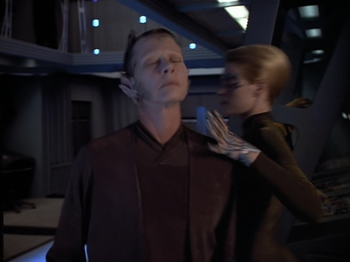 extant_StarTrek_VOY_4x07-ScientificMethod_03083.jpg