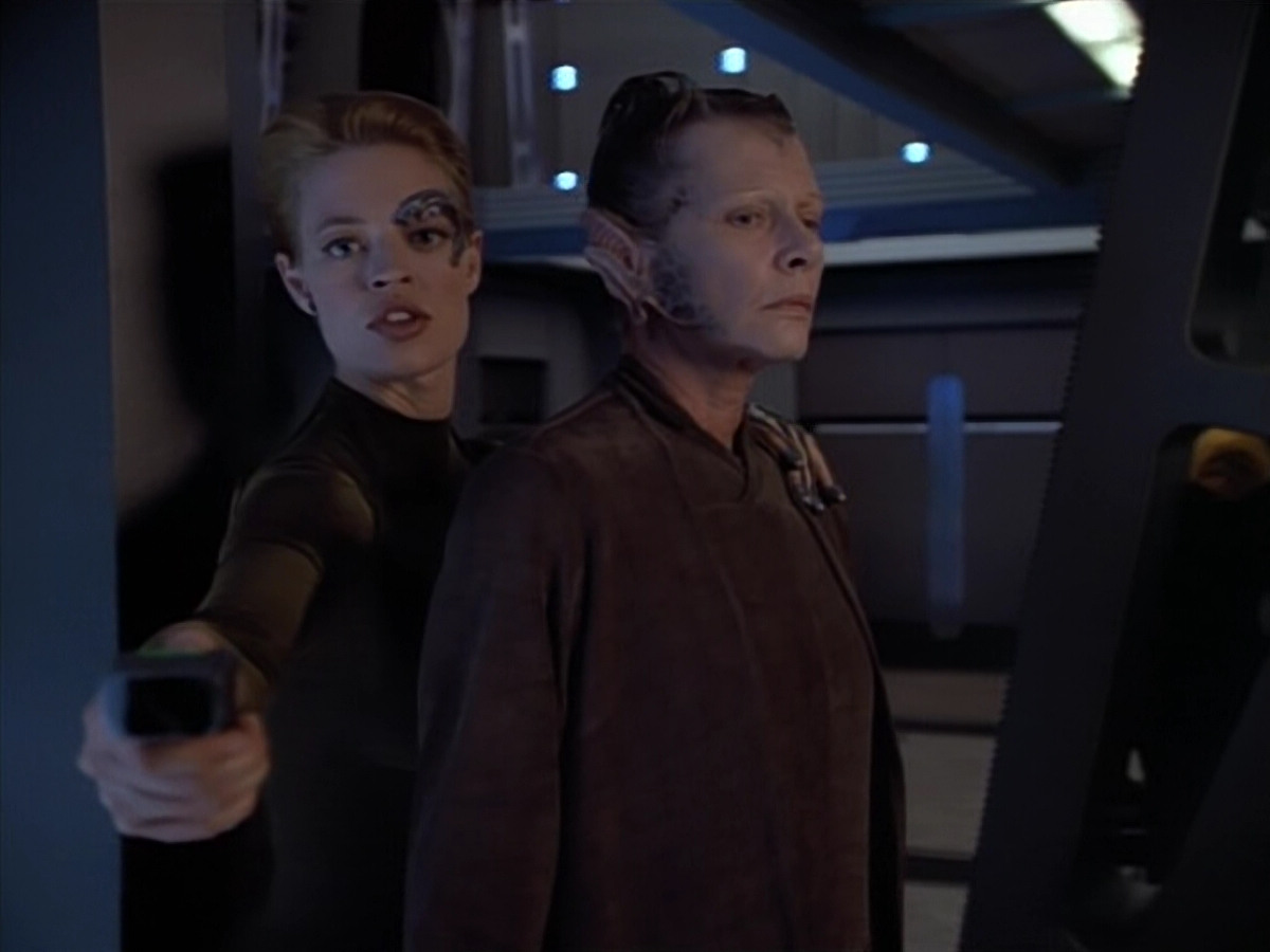 extant_StarTrek_VOY_4x07-ScientificMethod_03085.jpg