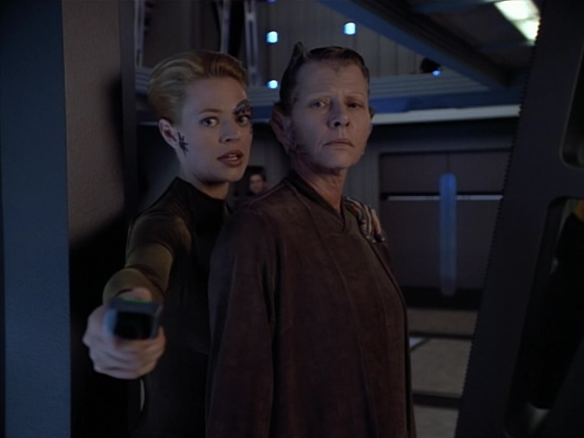 extant_StarTrek_VOY_4x07-ScientificMethod_03091.jpg