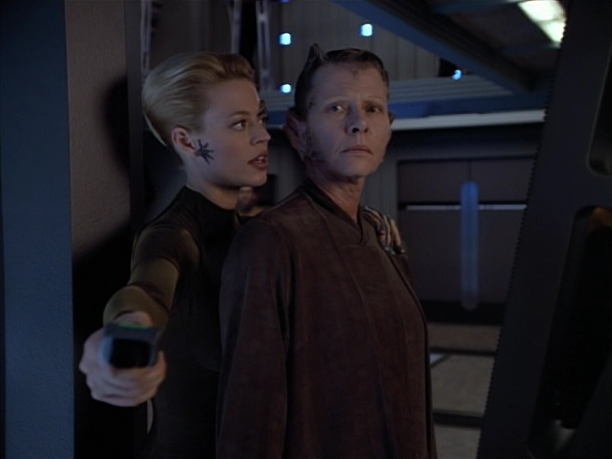 extant_StarTrek_VOY_4x07-ScientificMethod_03092.jpg