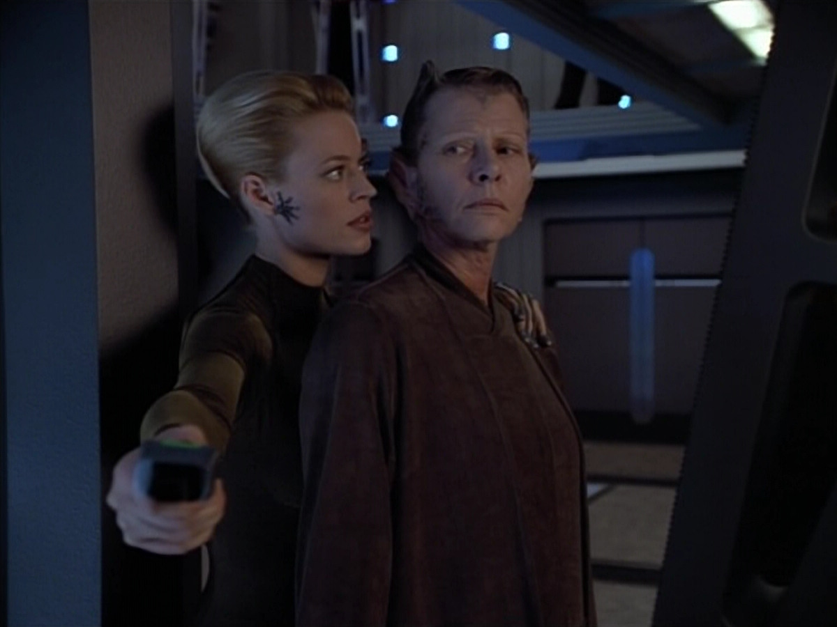 extant_StarTrek_VOY_4x07-ScientificMethod_03093.jpg
