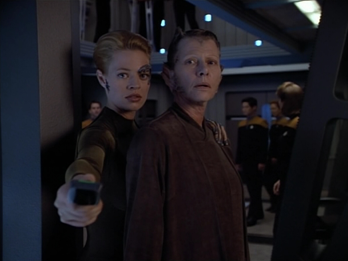 extant_StarTrek_VOY_4x07-ScientificMethod_03098.jpg
