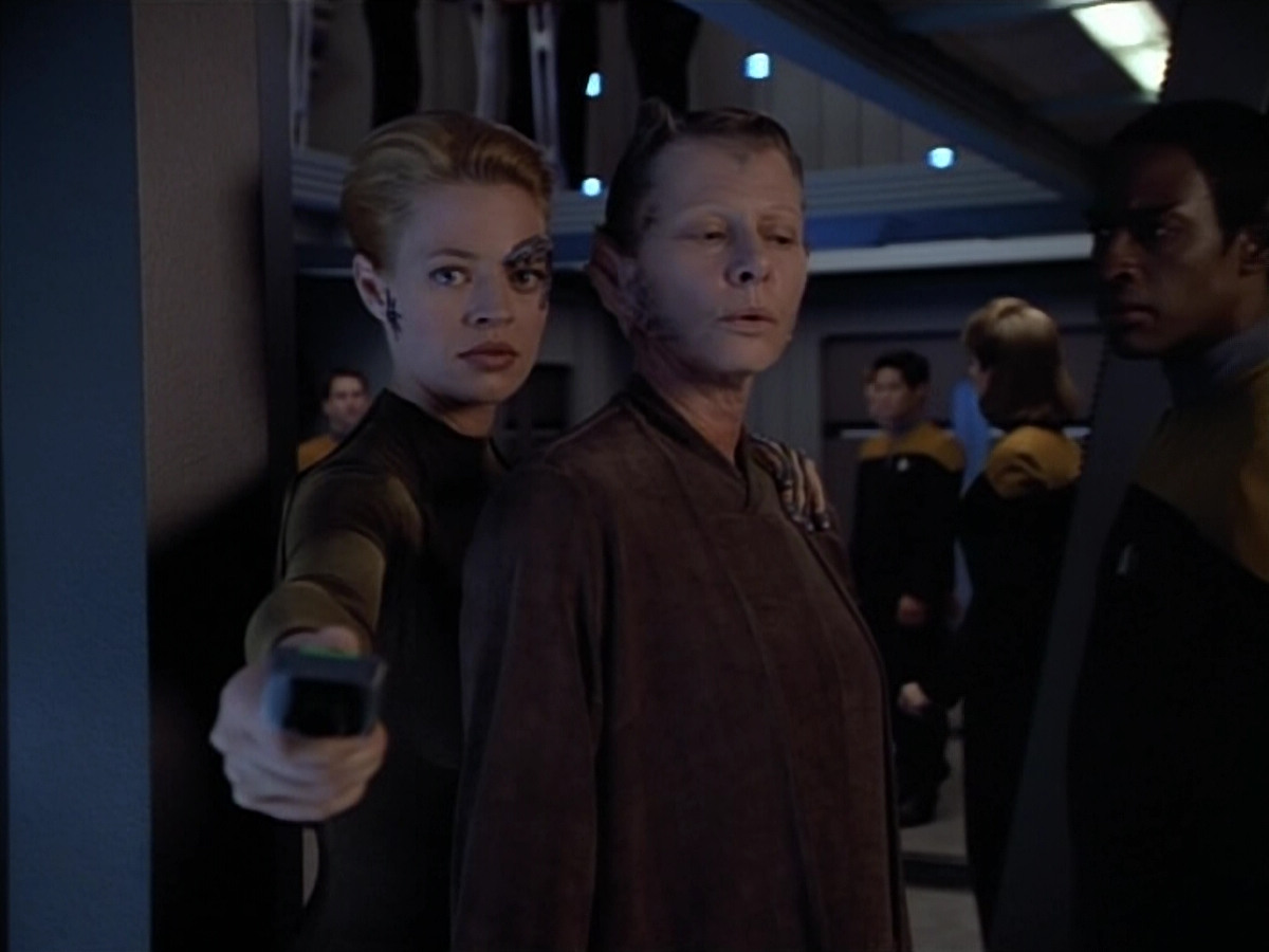 extant_StarTrek_VOY_4x07-ScientificMethod_03099.jpg