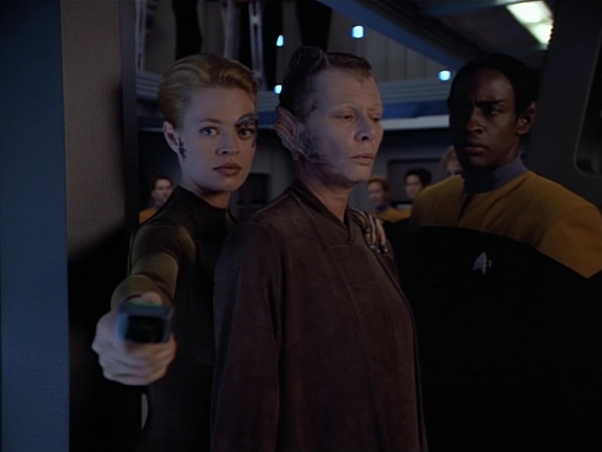 extant_StarTrek_VOY_4x07-ScientificMethod_03100.jpg