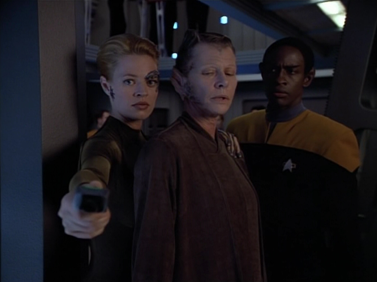 extant_StarTrek_VOY_4x07-ScientificMethod_03101.jpg