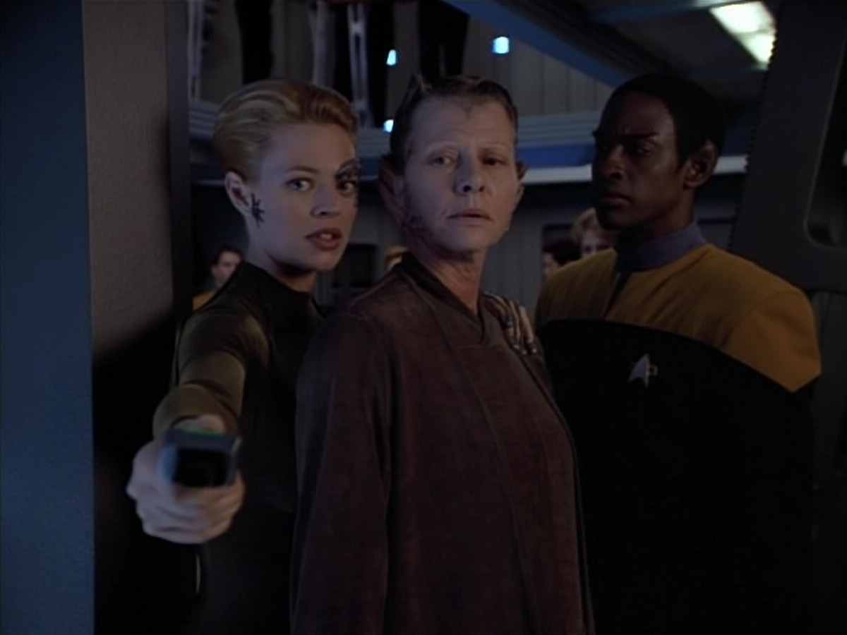 extant_StarTrek_VOY_4x07-ScientificMethod_03106.jpg