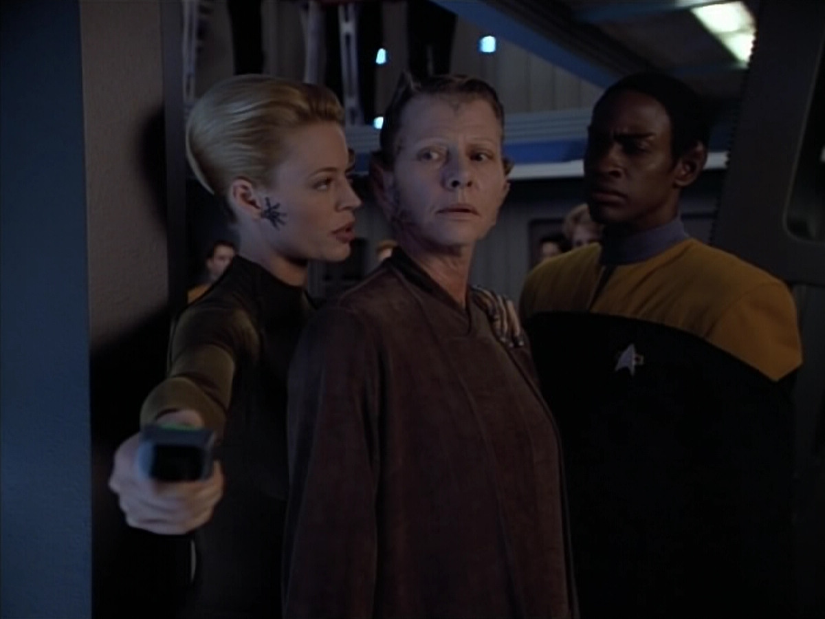 extant_StarTrek_VOY_4x07-ScientificMethod_03110.jpg