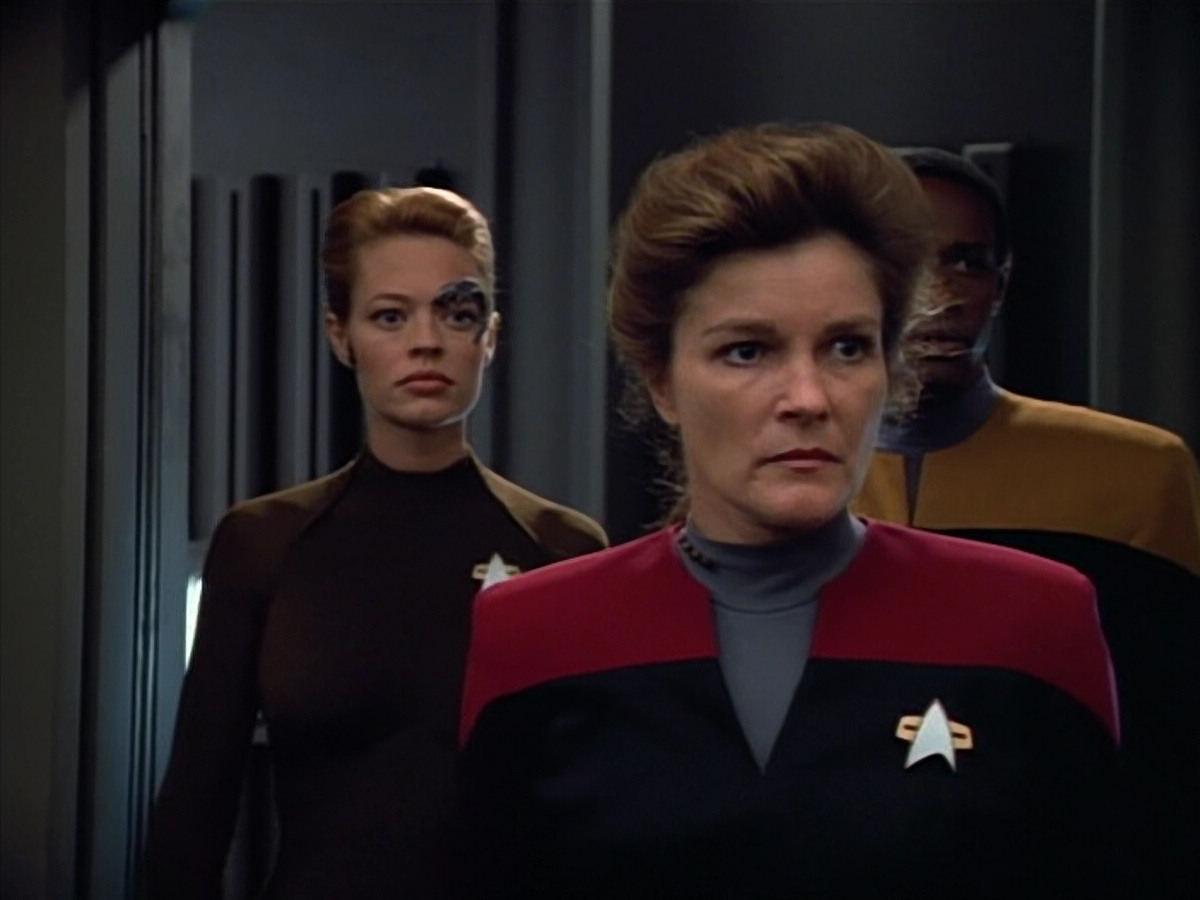 extant_StarTrek_VOY_4x07-ScientificMethod_03120.jpg