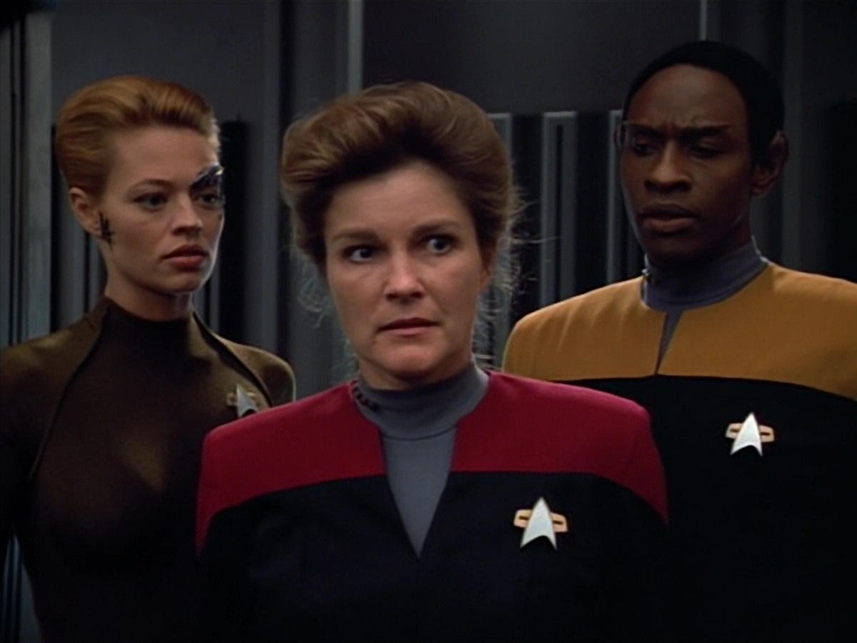 extant_StarTrek_VOY_4x07-ScientificMethod_03128.jpg