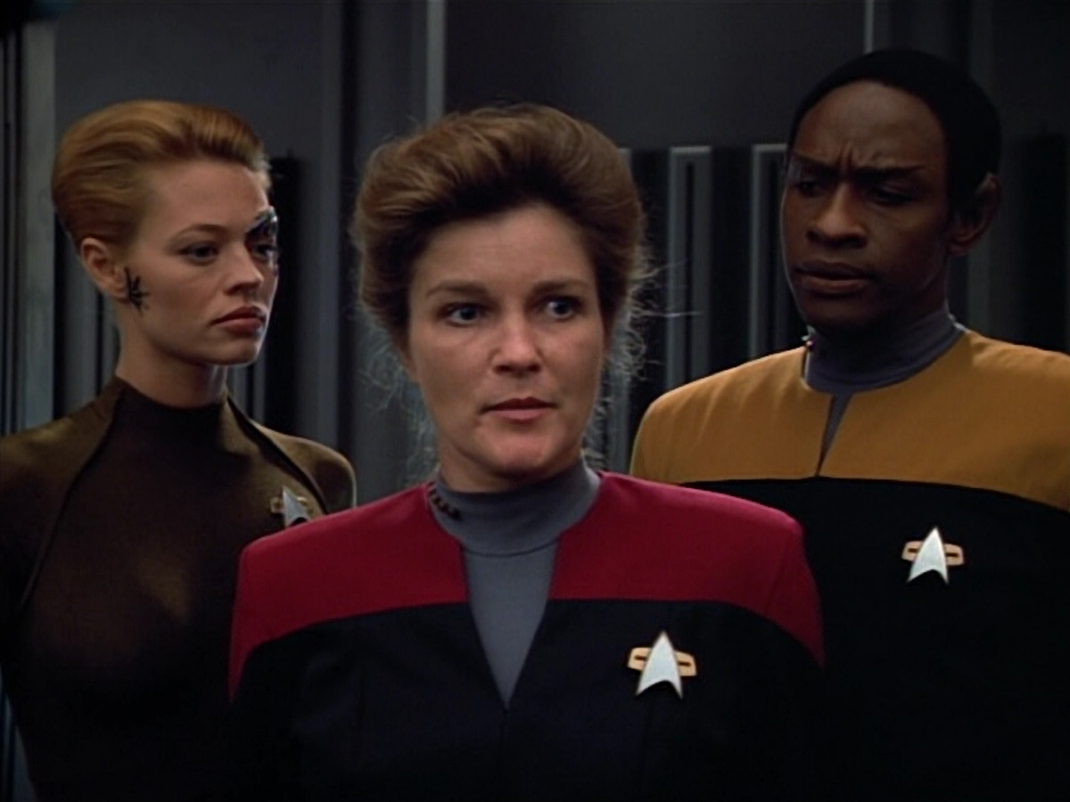 extant_StarTrek_VOY_4x07-ScientificMethod_03136.jpg