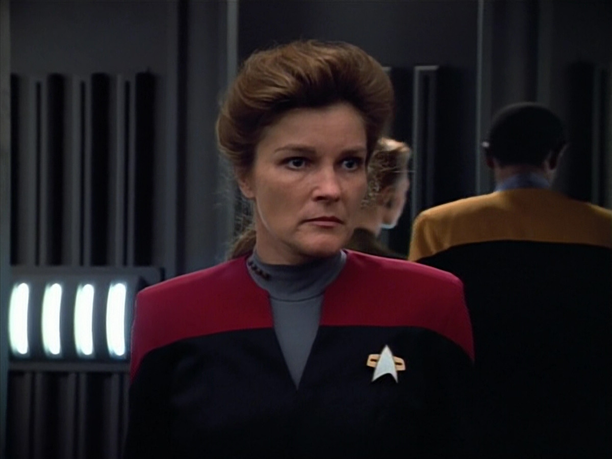 extant_StarTrek_VOY_4x07-ScientificMethod_03143.jpg