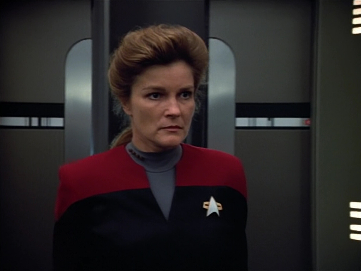 extant_StarTrek_VOY_4x07-ScientificMethod_03145.jpg