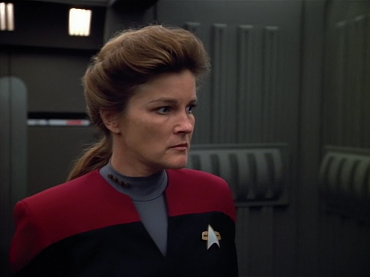 extant_StarTrek_VOY_4x07-ScientificMethod_03151.jpg