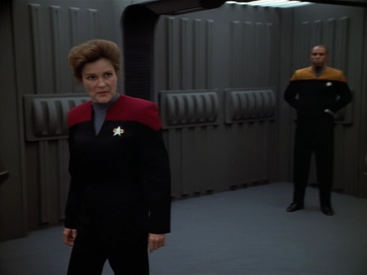 extant_StarTrek_VOY_4x07-ScientificMethod_03163.jpg