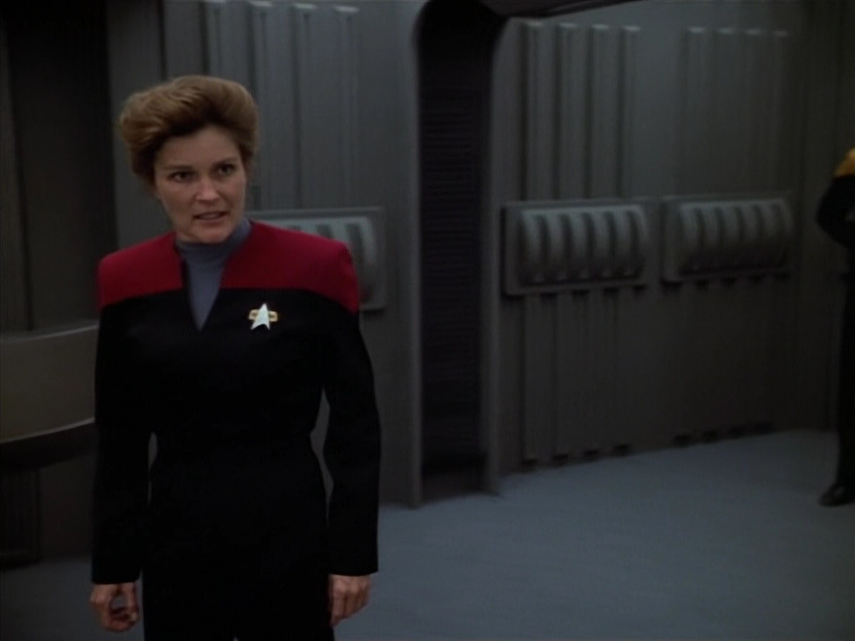 extant_StarTrek_VOY_4x07-ScientificMethod_03164.jpg