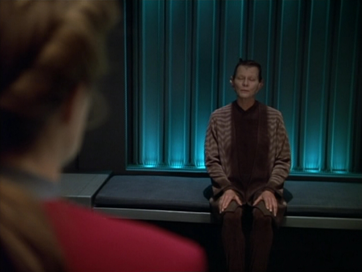 extant_StarTrek_VOY_4x07-ScientificMethod_03169.jpg
