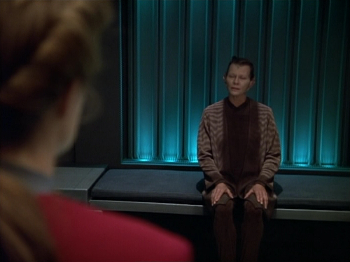 extant_StarTrek_VOY_4x07-ScientificMethod_03171.jpg
