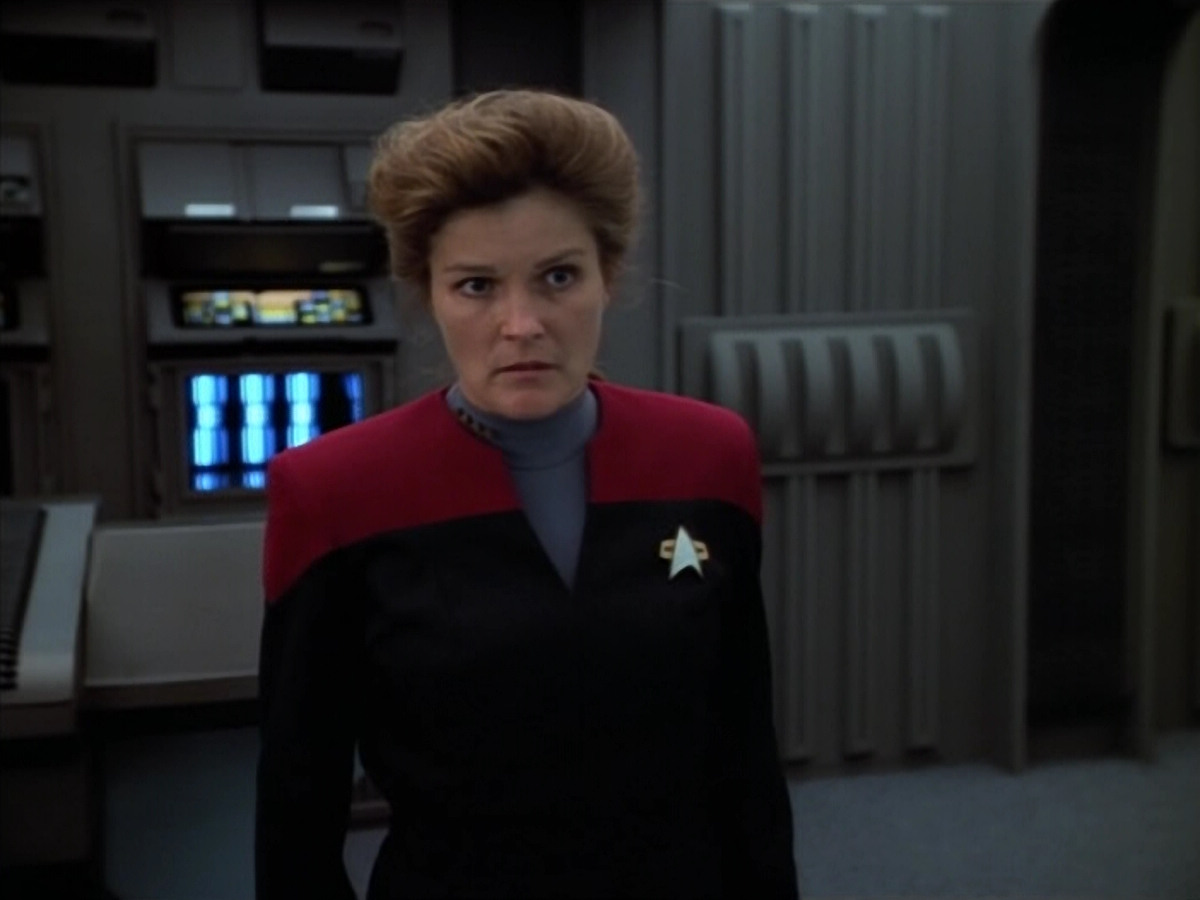 extant_StarTrek_VOY_4x07-ScientificMethod_03175.jpg